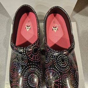 Anywhere Clogs for Men & Women, multi-color, size: women: 9  men: 7